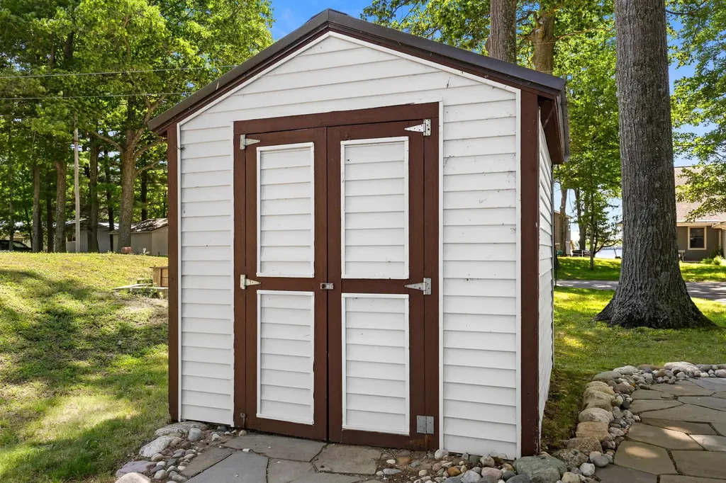 4871 Lakeview Drive Green Lake Township MI 49643