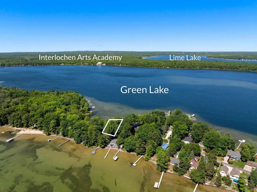 4871 Lakeview Drive Green Lake Township MI 49643