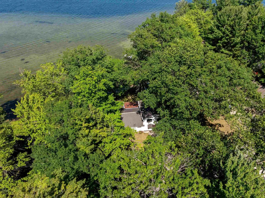 4871 Lakeview Drive Green Lake Township MI 49643