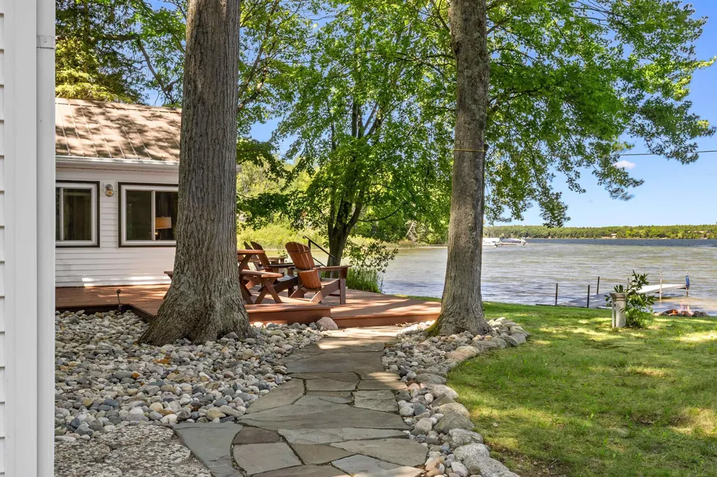 4871 Lakeview Drive Green Lake Township MI 49643