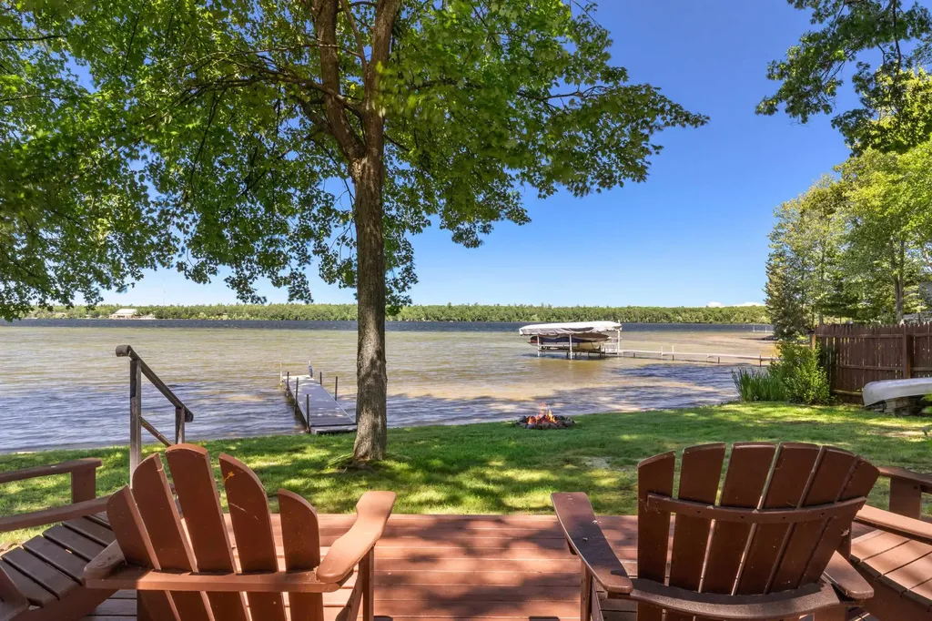 4871 Lakeview Drive Green Lake Township MI 49643