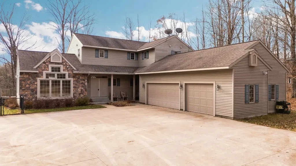 15445 Holly Drive Springdale Township MI 49683
