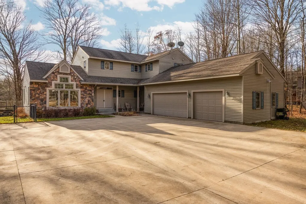 15445 Holly Drive Springdale Township MI 49683