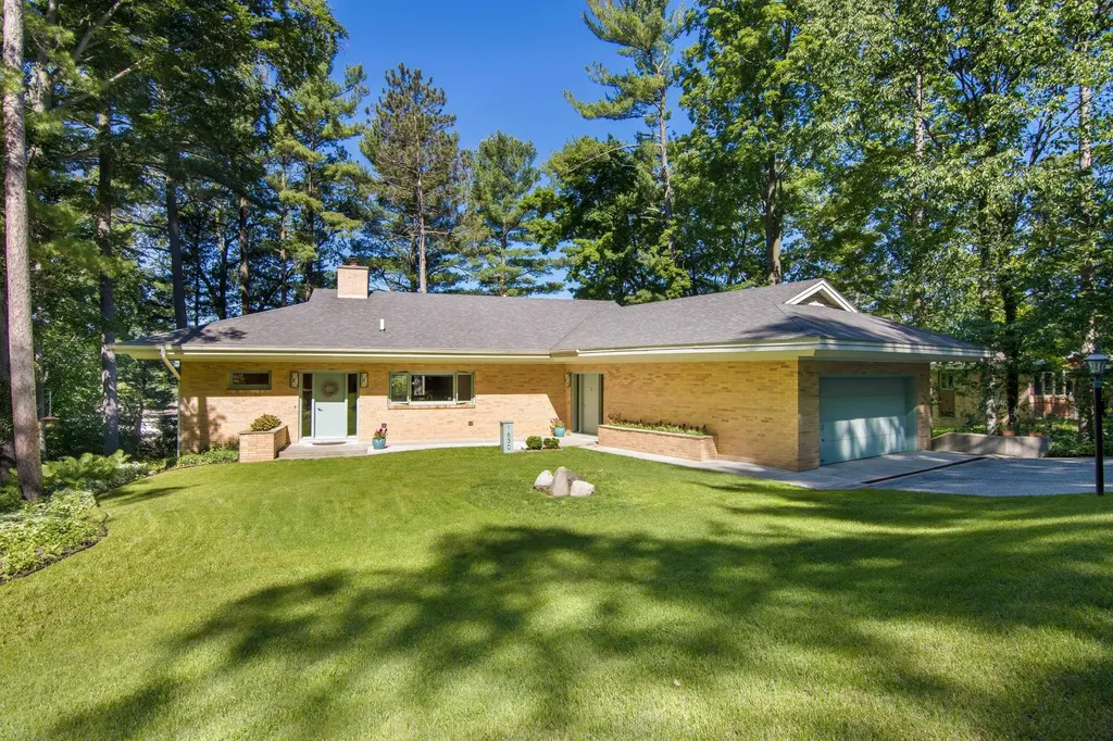 1630 Timber Lane Drive Peninsula Township MI 49686