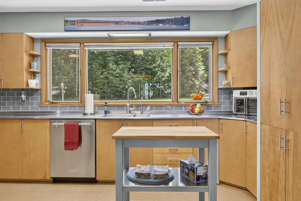 1630 Timber Lane Drive Peninsula Township MI 49686