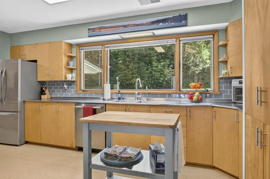 1630 Timber Lane Drive Peninsula Township MI 49686