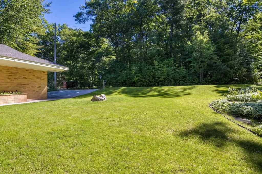 1630 Timber Lane Drive Peninsula Township MI 49686