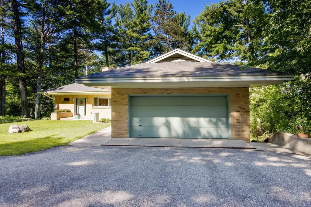 1630 Timber Lane Drive Peninsula Township MI 49686