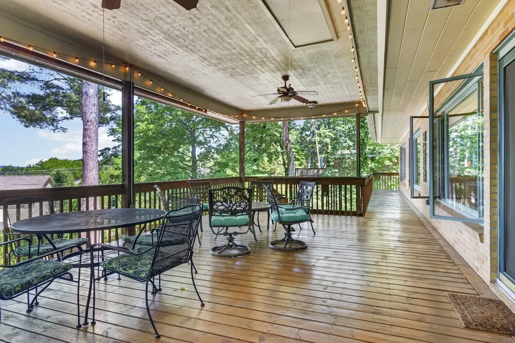 1630 Timber Lane Drive Peninsula Township MI 49686