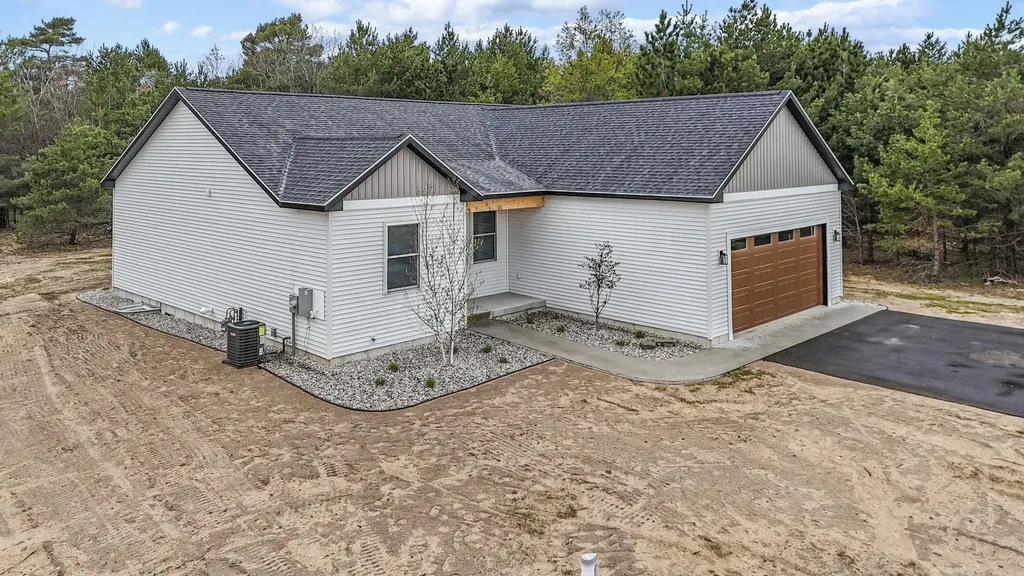 3038 Michele Marie Green Lake Township MI 49637