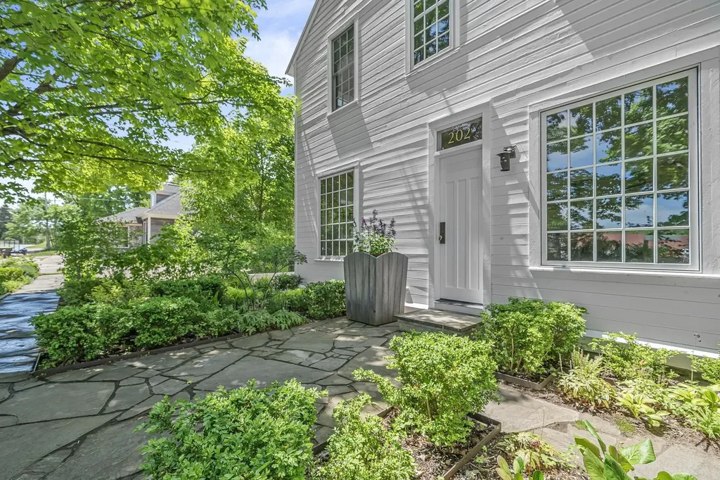 202 S Saint Joseph Leland Township MI 49653