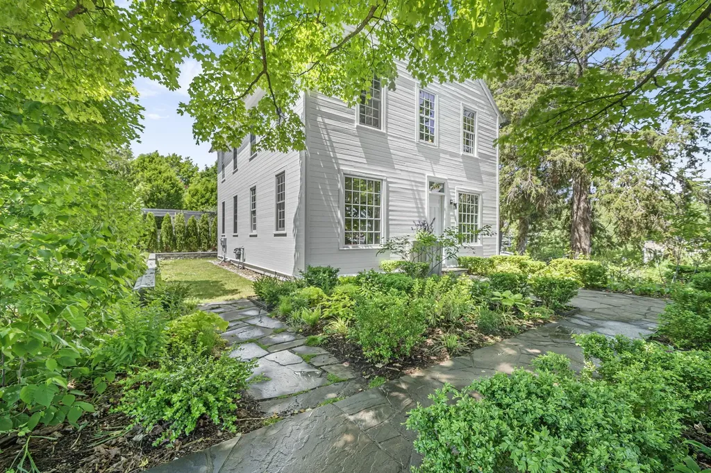 202 S Saint Joseph Leland Township MI 49653