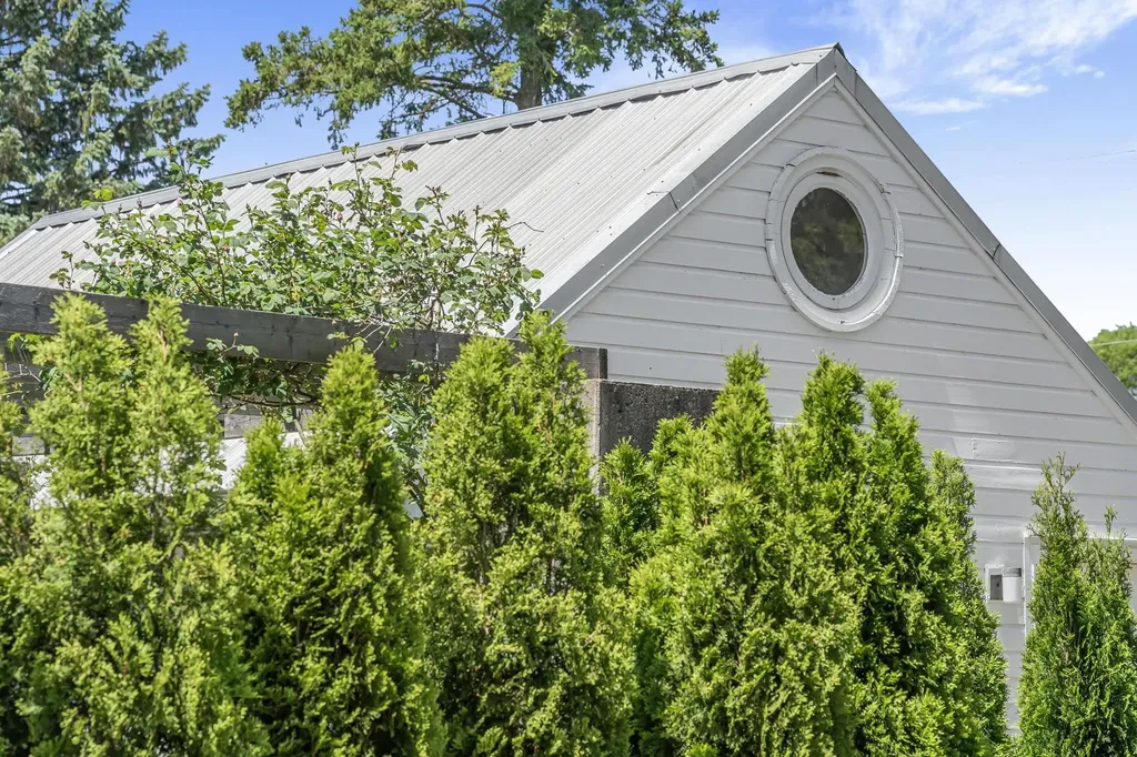 202 S Saint Joseph Leland Township MI 49653