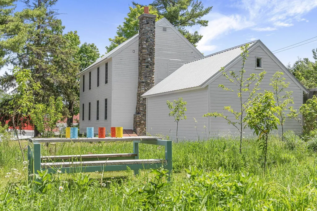 202 S Saint Joseph Leland Township MI 49653