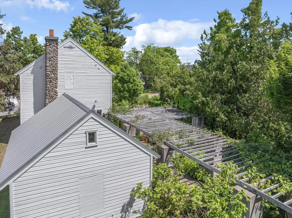 202 S Saint Joseph Leland Township MI 49653