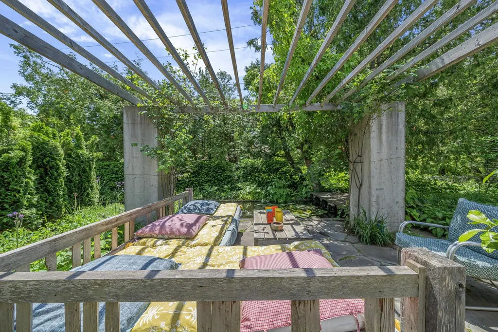 202 S Saint Joseph Leland Township MI 49653