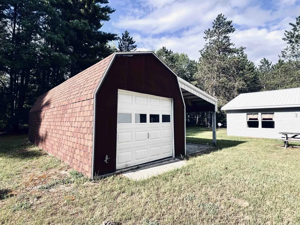 5905 E Moorestown Road Norwich Township MI 49651