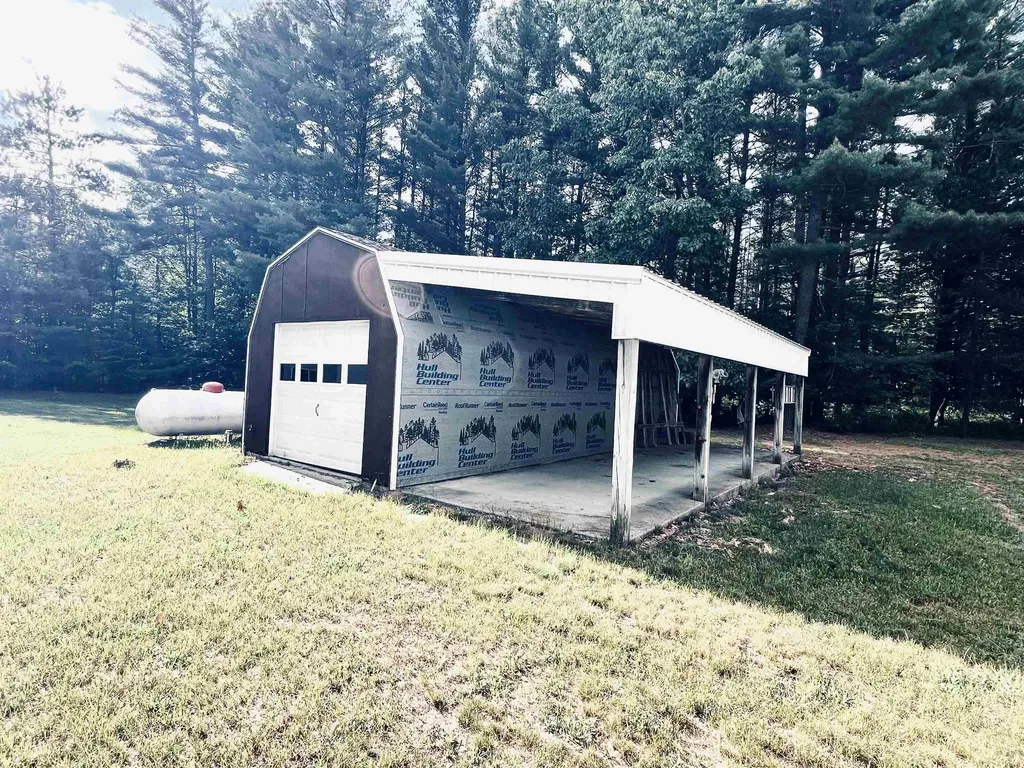 5905 E Moorestown Road Norwich Township MI 49651