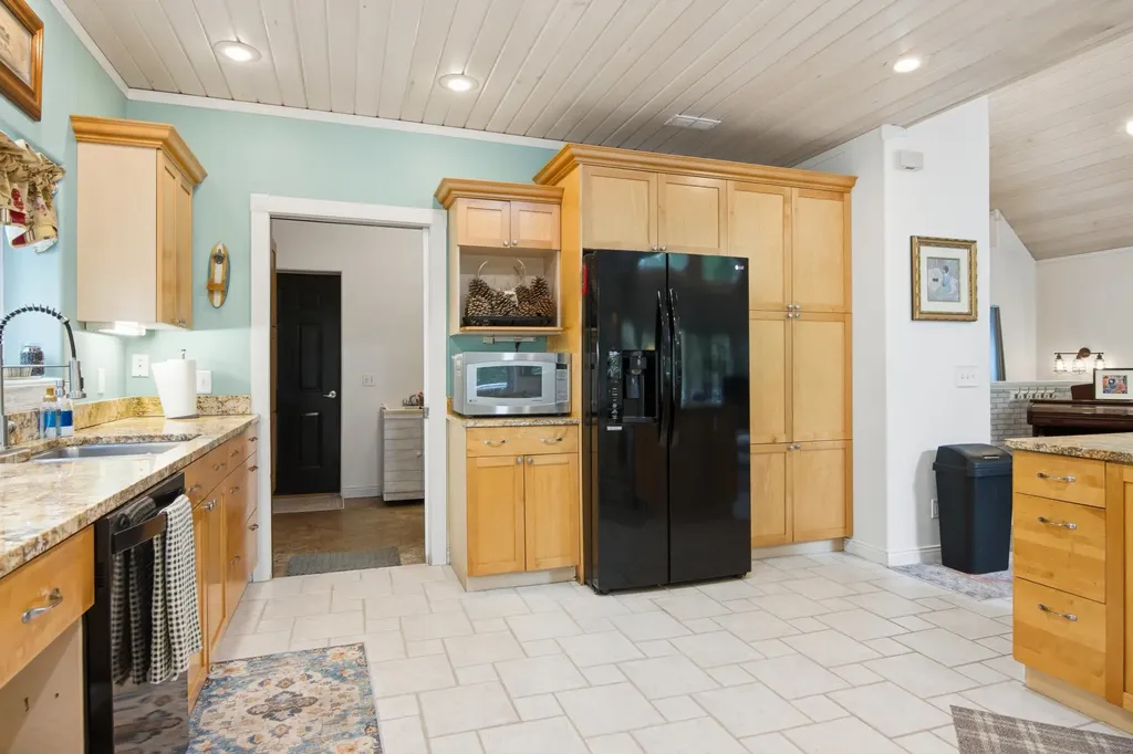 11770 S Mistys Trail Empire Township MI 49630