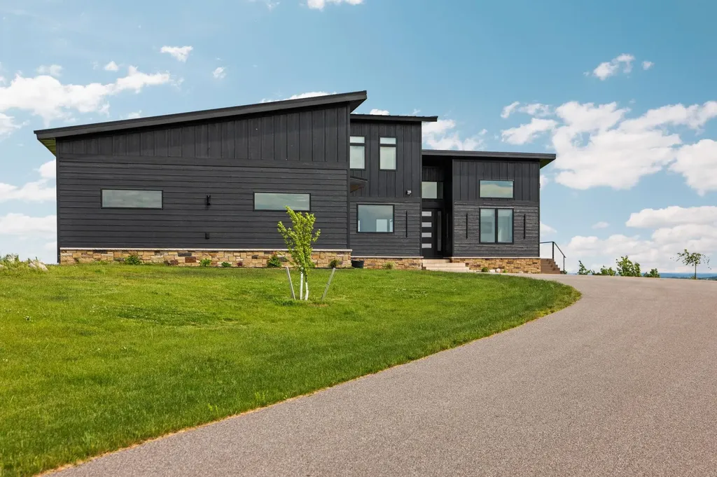 10112 E John Michael Drive Suttons Bay Township MI 49682