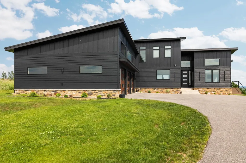 10112 E John Michael Drive Suttons Bay Township MI 49682