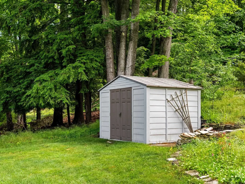 7370 Maple Terrace Avenue Peninsula Township MI 49686