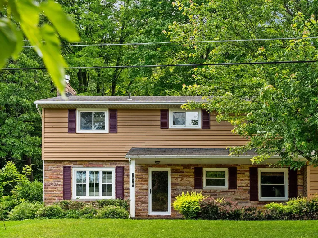 7370 Maple Terrace Avenue Peninsula Township MI 49686