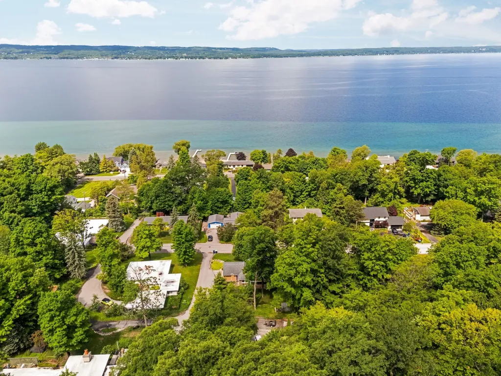 7370 Maple Terrace Avenue Peninsula Township MI 49686