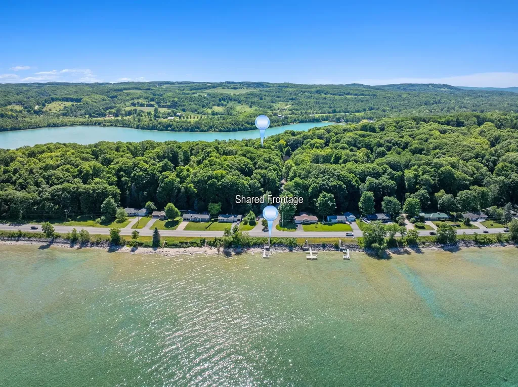 10268 E Twin Oaks Drive Elmwood Charter Township MI 49684