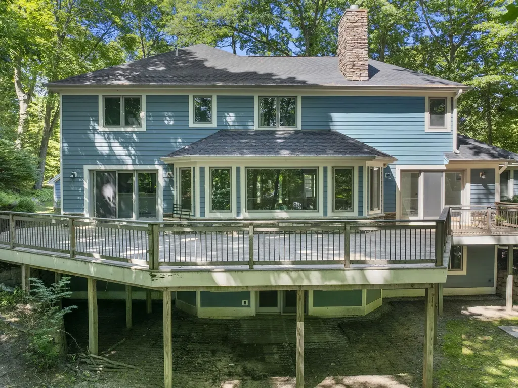10268 E Twin Oaks Drive Elmwood Charter Township MI 49684