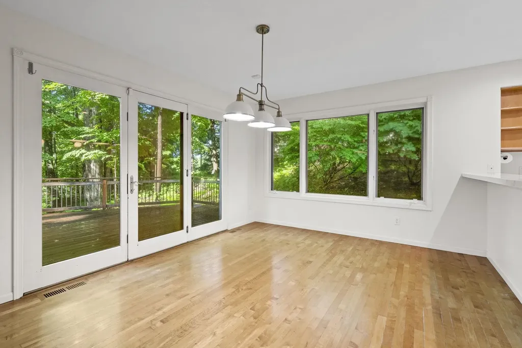 10268 E Twin Oaks Drive Elmwood Charter Township MI 49684