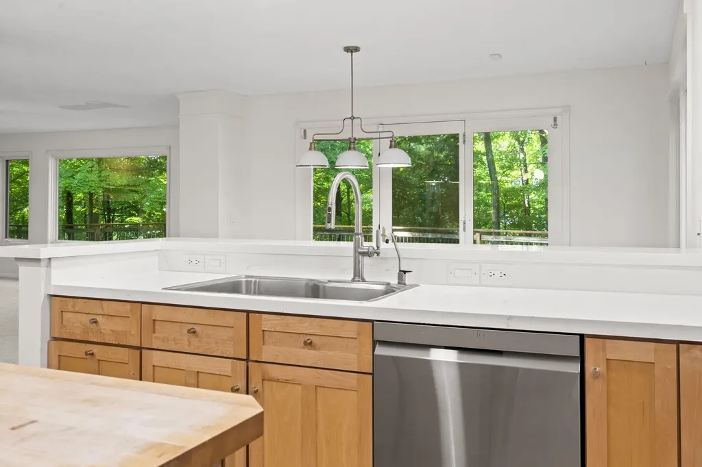 10268 E Twin Oaks Drive Elmwood Charter Township MI 49684