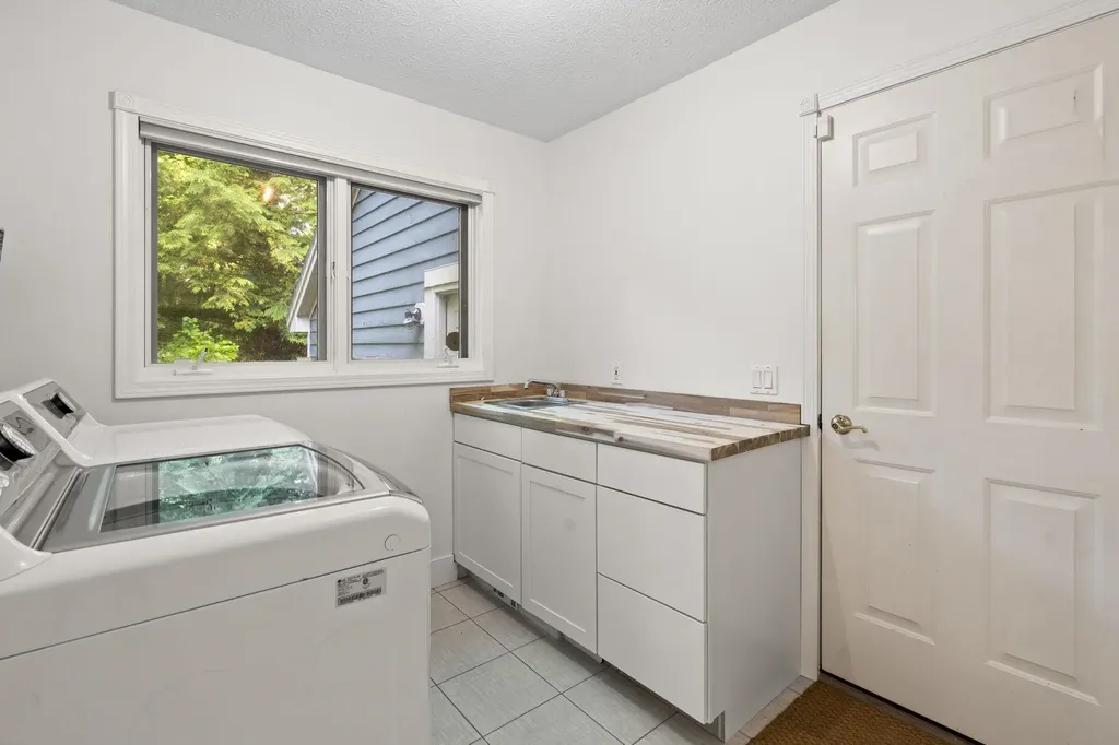 10268 E Twin Oaks Drive Elmwood Charter Township MI 49684