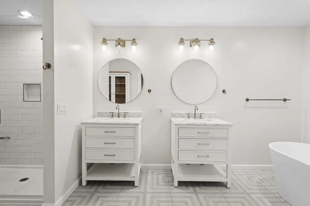 10268 E Twin Oaks Drive Elmwood Charter Township MI 49684
