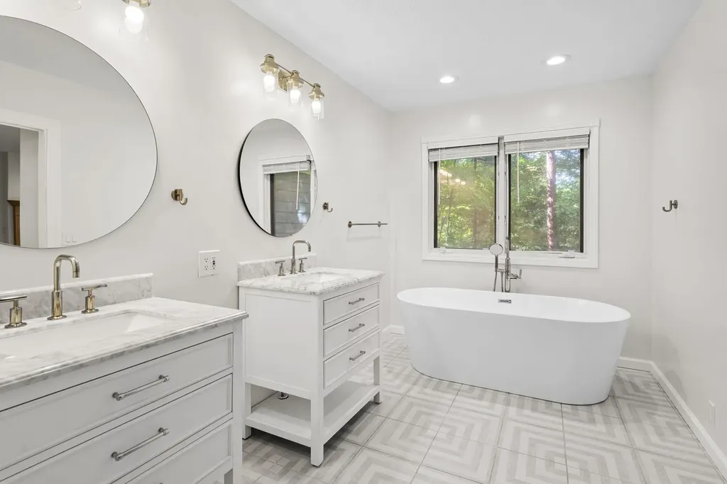 10268 E Twin Oaks Drive Elmwood Charter Township MI 49684