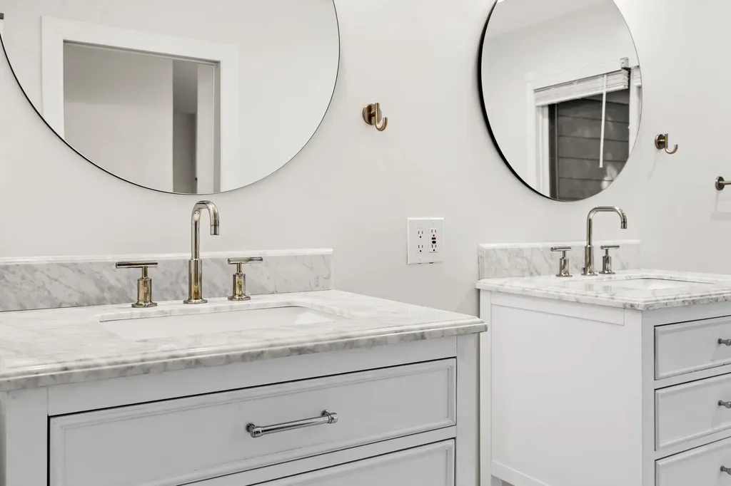10268 E Twin Oaks Drive Elmwood Charter Township MI 49684