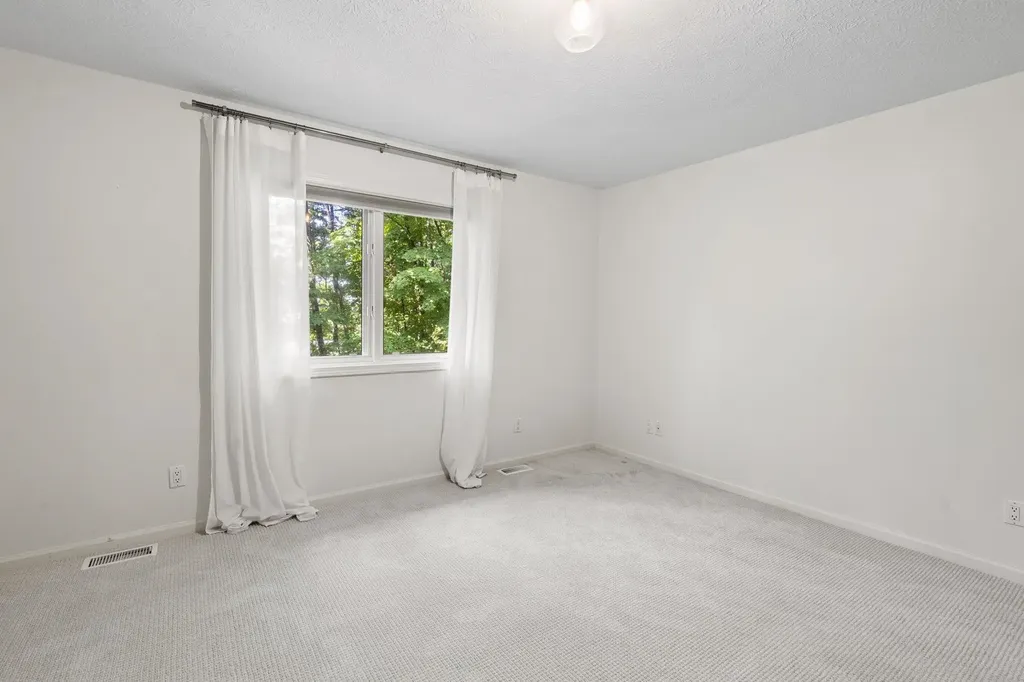 10268 E Twin Oaks Drive Elmwood Charter Township MI 49684