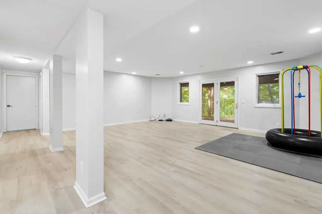 10268 E Twin Oaks Drive Elmwood Charter Township MI 49684