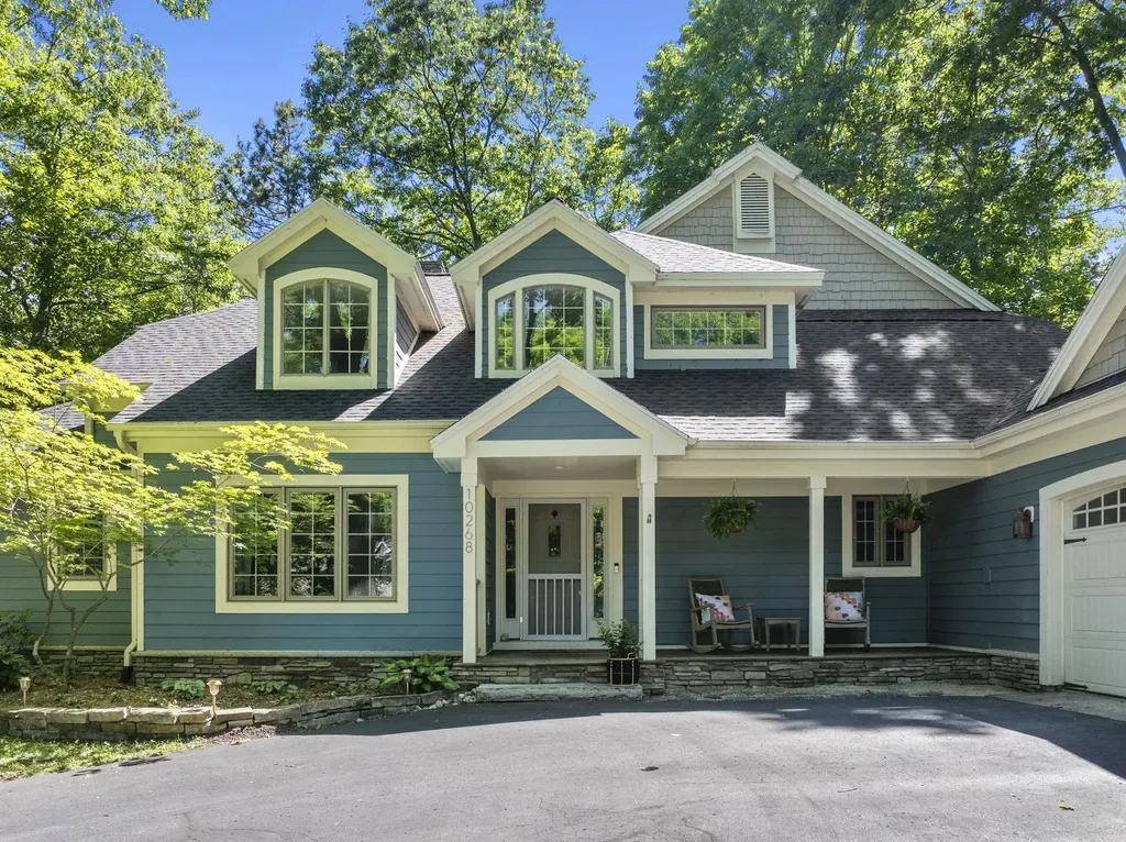 10268 E Twin Oaks Drive Elmwood Charter Township MI 49684