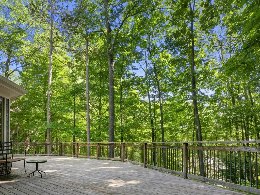 10268 E Twin Oaks Drive Elmwood Charter Township MI 49684