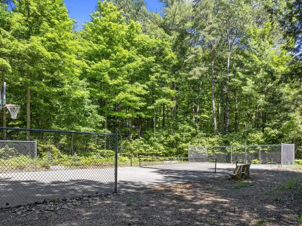 10268 E Twin Oaks Drive Elmwood Charter Township MI 49684