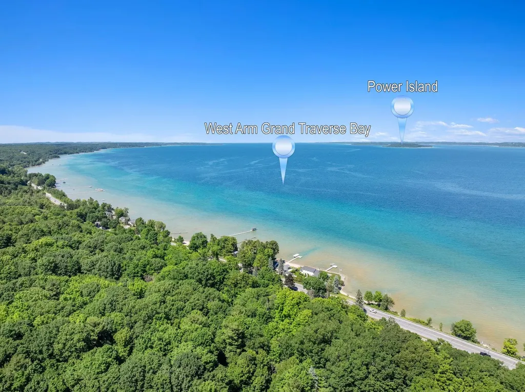 10268 E Twin Oaks Drive Elmwood Charter Township MI 49684