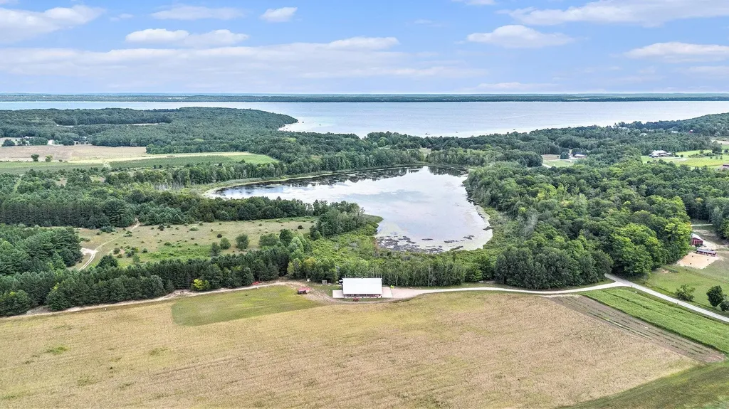 3625 Swaney Road Peninsula Township MI 49686