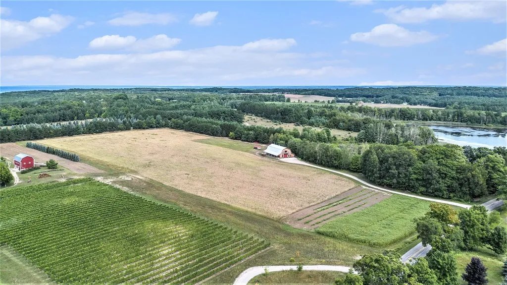 3625 Swaney Road Peninsula Township MI 49686