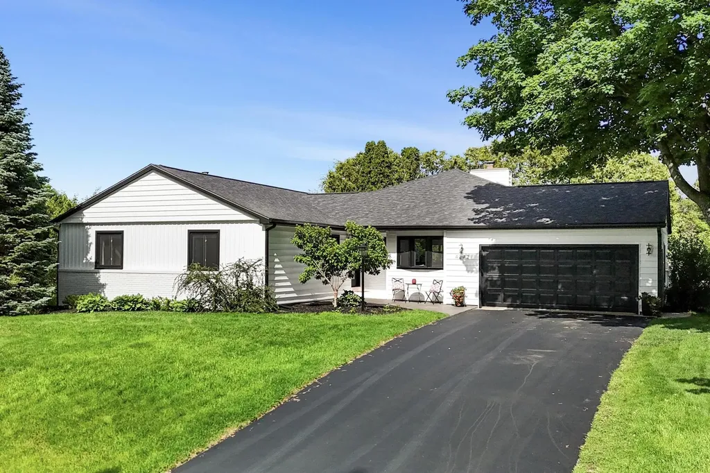 4272 Ridgemoor Drive Garfield Charter Township MI 49684