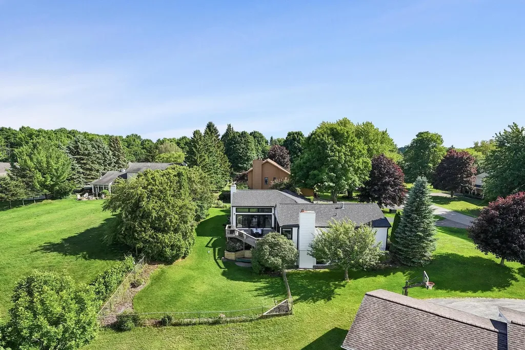 4272 Ridgemoor Drive Garfield Charter Township MI 49684