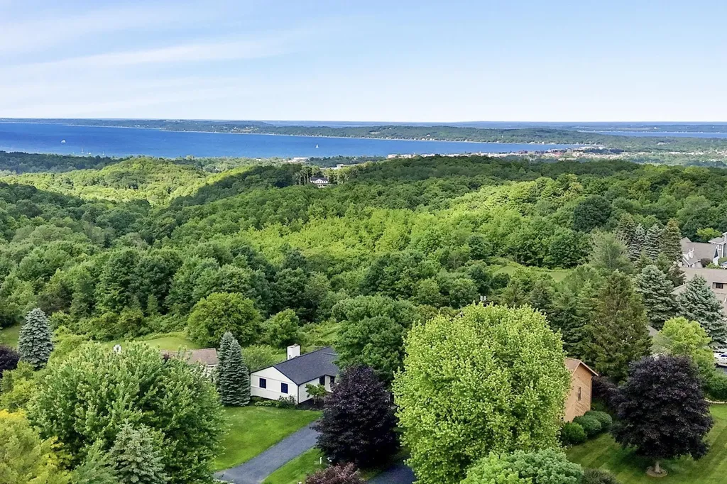 4272 Ridgemoor Drive Garfield Charter Township MI 49684