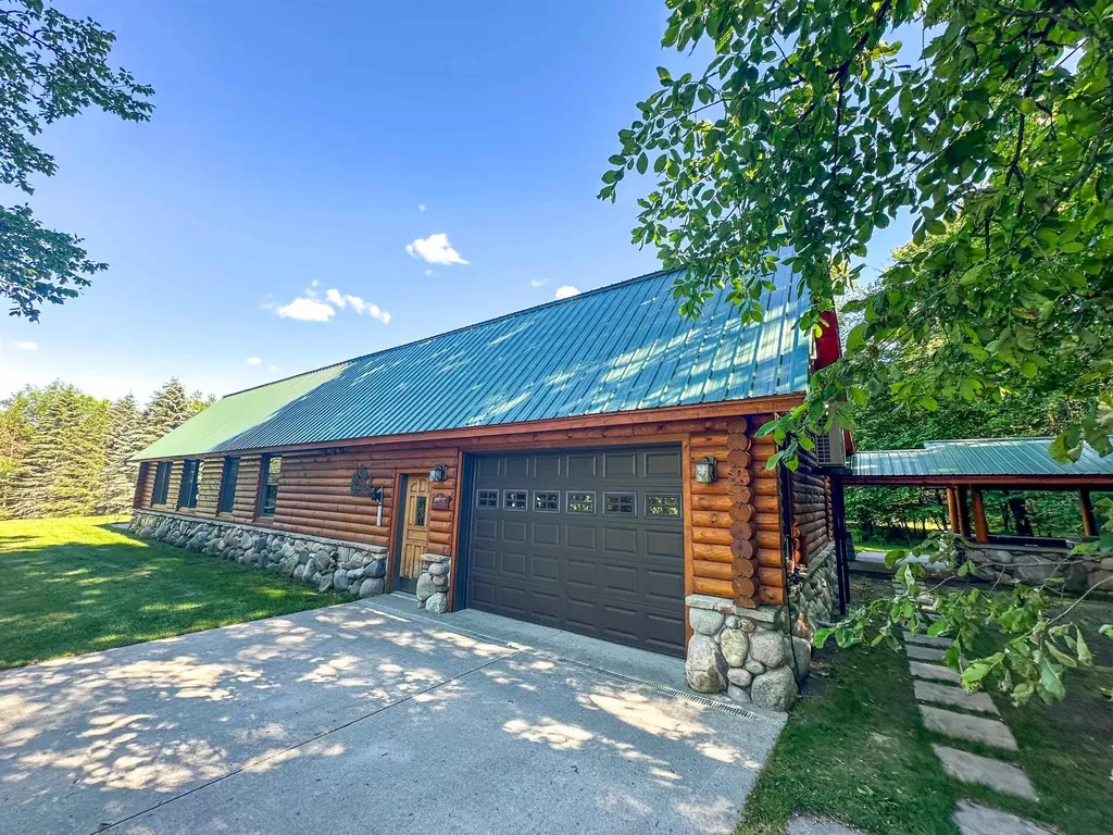 8157 NW Kellogg Road Clearwater Township MI 49612