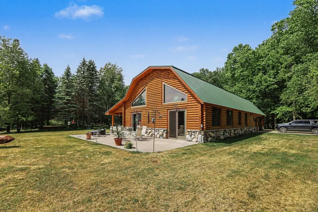8157 NW Kellogg Road Clearwater Township MI 49612