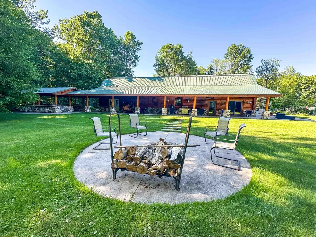 8157 NW Kellogg Road Clearwater Township MI 49612